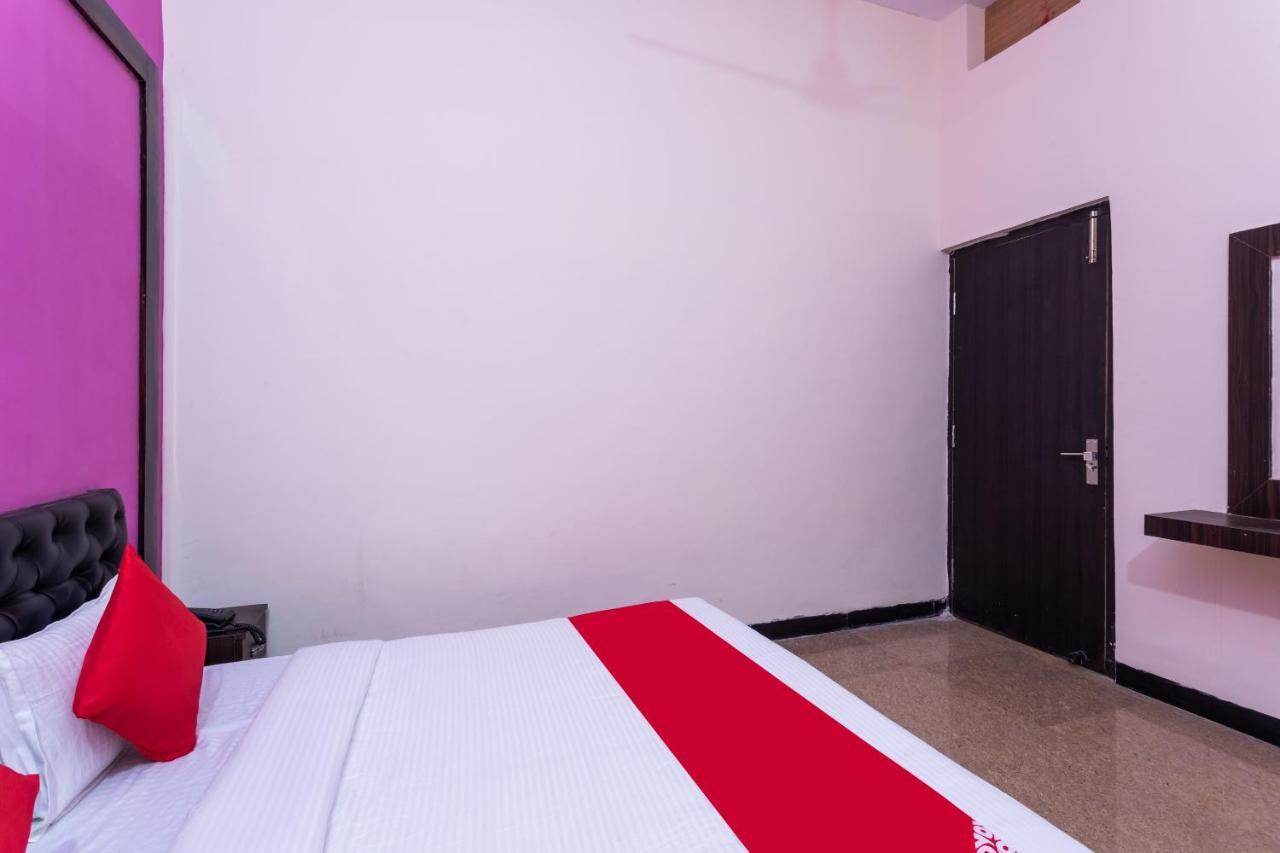 Oyo 35845 U-Turn Hotel Harsola Ngoại thất bức ảnh