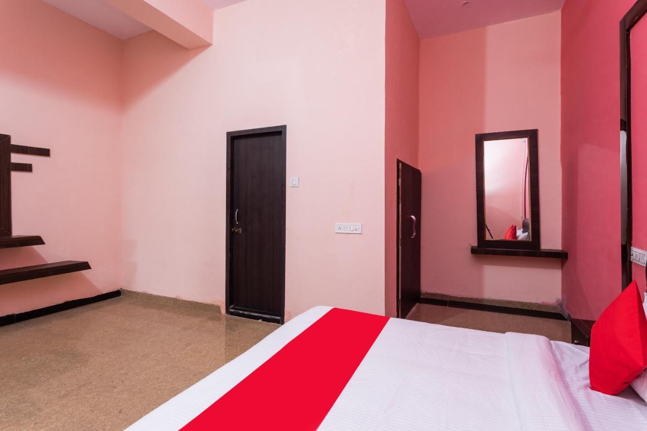 Oyo 35845 U-Turn Hotel Harsola Ngoại thất bức ảnh
