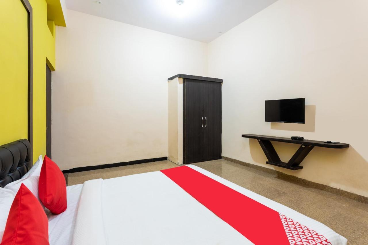 Oyo 35845 U-Turn Hotel Harsola Ngoại thất bức ảnh